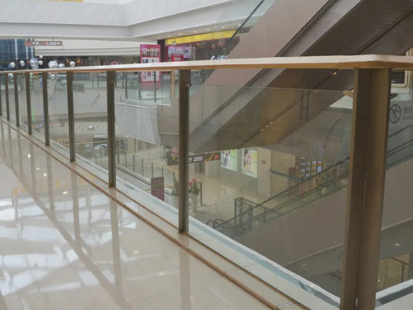 玻璃陽臺(tái)護(hù)欄